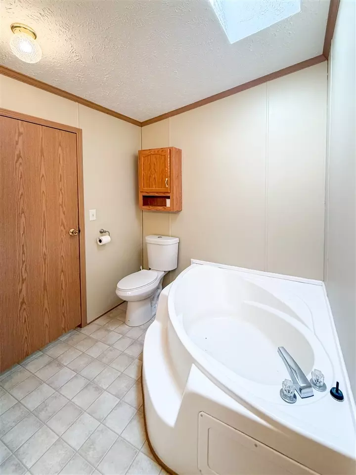 Bath - 4326 Laurel, Jackson, MI 49201 photo 2 of 5