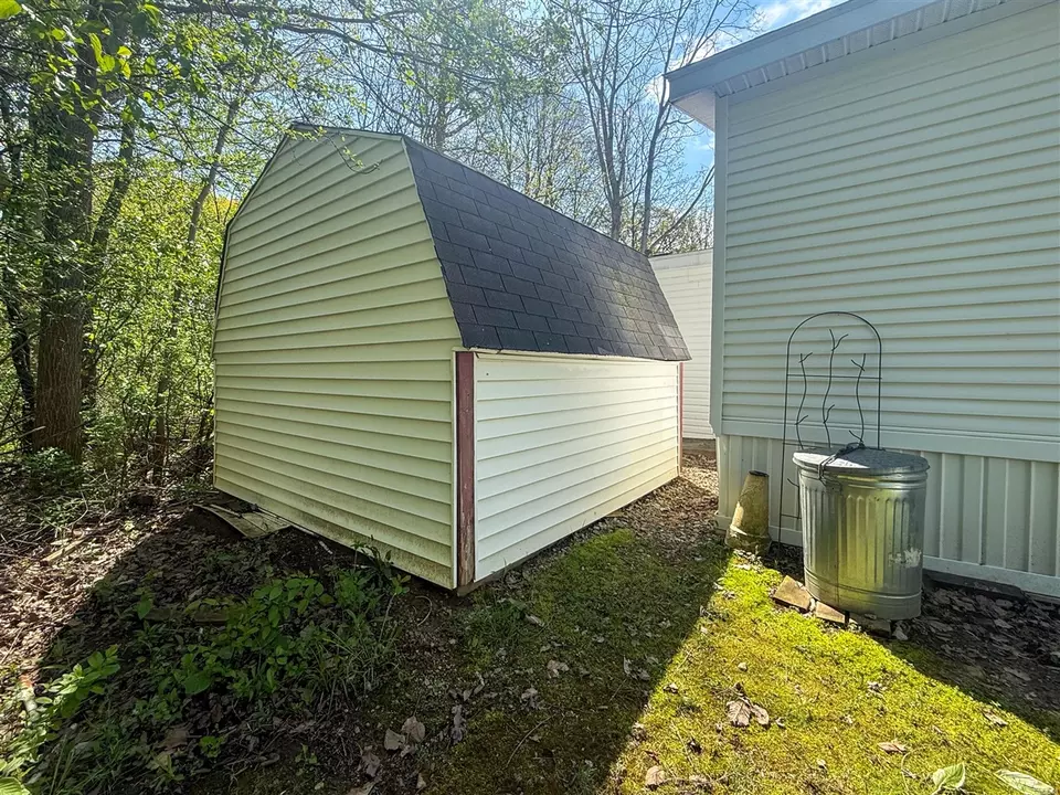 Exterior - 4326 Laurel, Jackson, MI 49201 photo 5 of 6