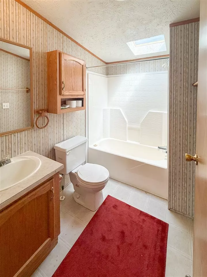 Bath - 4326 Laurel, Jackson, MI 49201 photo 5 of 5