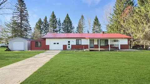 1020 E 46 Rd, Cadillac, MI 49601