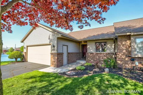 9066 Lakeview, Zeeland, MI 49464