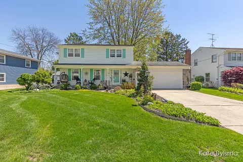 2300 Ridgecroft, Grand Rapids, MI 49546