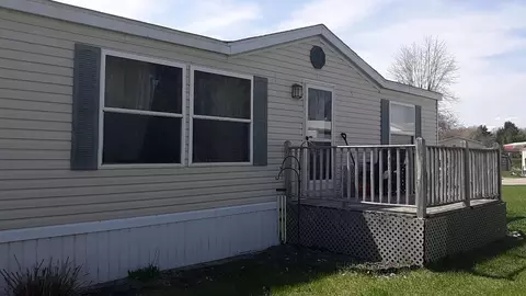 8775 Country View Dr NW, Sparta, MI 49345