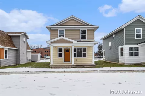 2072 Linden, Grand Rapids, MI 49507