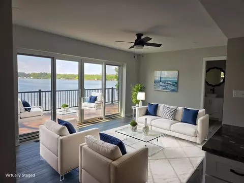Living - 4305 Donnely, Jackson, MI 49201 photo 3 of 9