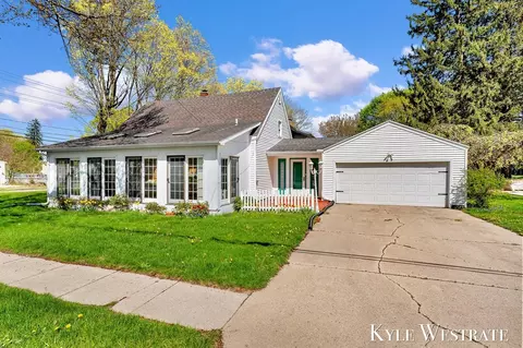 405 S 1st, Edmore, MI 48829