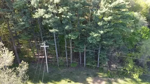 Parkwood, Jonesville, MI 49250