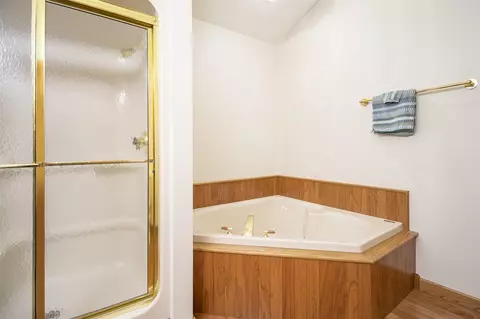 Bath - 575 Invicta, Niles, MI 49120 photo 2 of 4