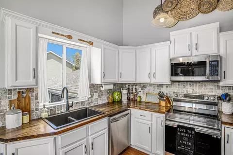 Kitchen - 8008 Stonehaven #2, Parma, MI 49269 photo 1 of 1