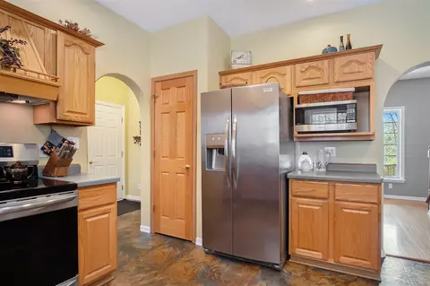 Kitchen - 930 Mccabe, Ada, MI 49301 photo 3 of 3