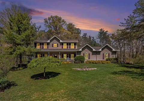930 Mccabe, Ada, MI 49301