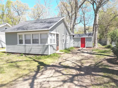 70 S Kensington, Muskegon, MI 49442
