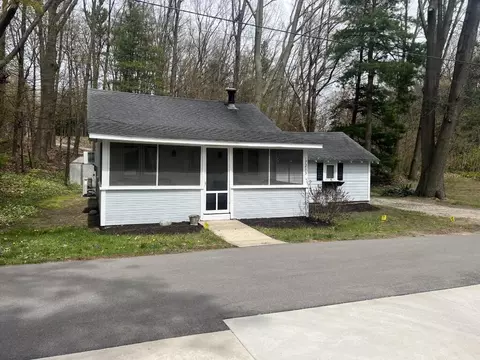 17213 Lake, Holland, MI 49424