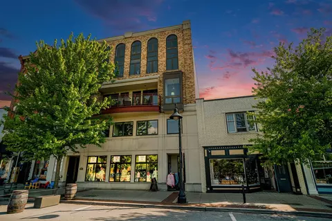 12 Washington Ave #8, Grand Haven, MI 49417