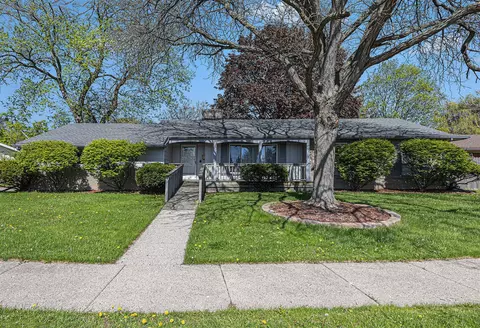 2015 Pamela, Lansing, MI 48911
