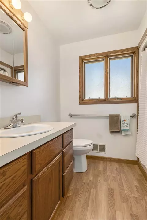Bath - 5044 Schrah, Munith, MI 49259 photo 1 of 2