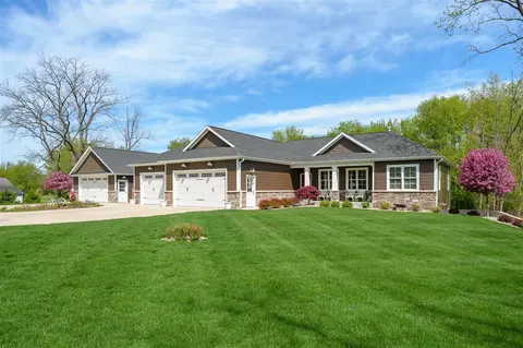 23174 72nd, Lawton, MI 49065