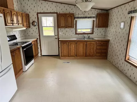 Kitchen - 11126 Opel Dr, Jerome, MI 49249 photo 2 of 3