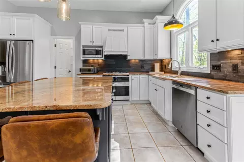Kitchen - 10139 Augusta Vly, Ada, MI 49301 photo 2 of 3