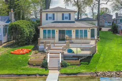 23650 S S Shr, Edwardsburg, MI 49112