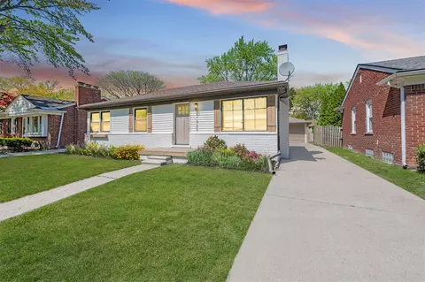 21327 Prestwick, Harper Woods, MI 48225