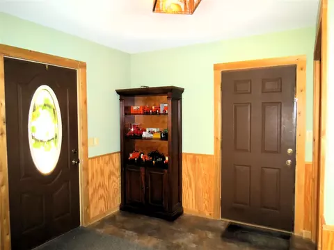 Entry Way - 3370 Henry, Jackson, MI 49201 photo 1 of 3