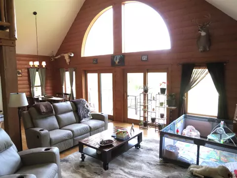 Living - 3370 Henry, Jackson, MI 49201 photo 1 of 5