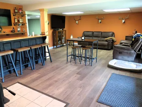 Living - 3370 Henry, Jackson, MI 49201 photo 5 of 5