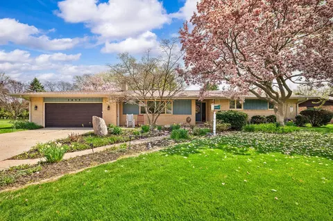 2655 Tanbark, Saint Joseph, MI 49085