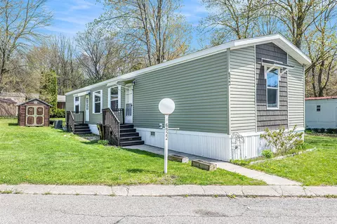 6922 Knotty Pne, Rockford, MI 49341