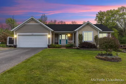 1852 Pineridge, Hastings, MI 49058