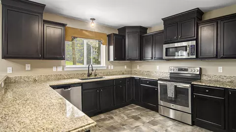 Kitchen - 4607 Spring Mtn, Brighton, MI 48116 photo 2 of 4