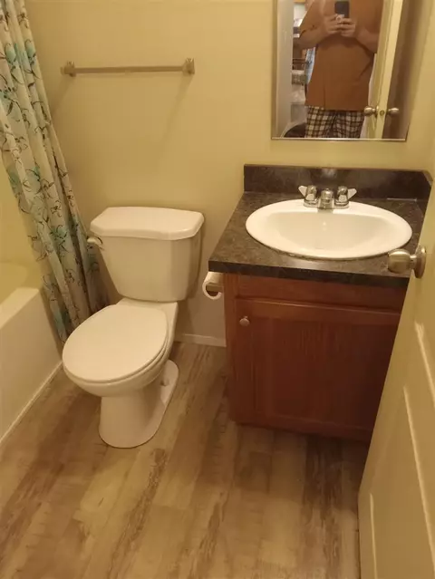 Bath - 3717 Cypress, Jackson, MI 49201 photo 2 of 4