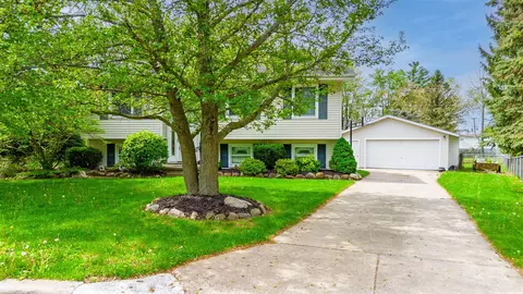 201 Colebrook, Clinton, MI 49236 photo 2