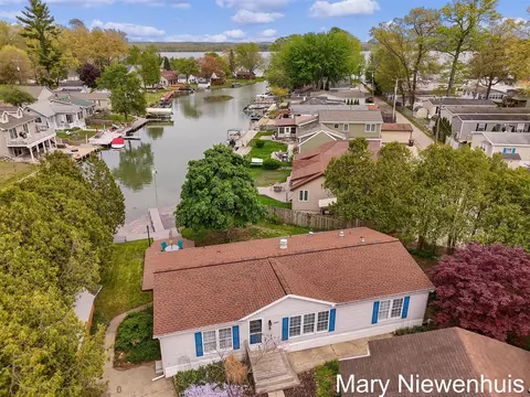 2889 S Patterson, Wayland, MI 49348