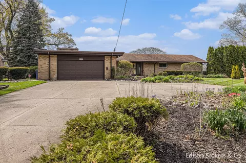 1657 W Kentview, Grand Rapids, MI 49505