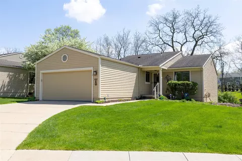 631 Woodcreek Ct, Saline, MI 48176