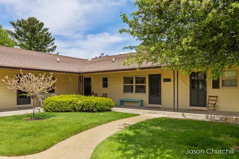 1877 Elizabeth #99, Jenison, MI 49428