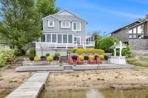 568 Lyon Lk, Marshall, MI 49068
