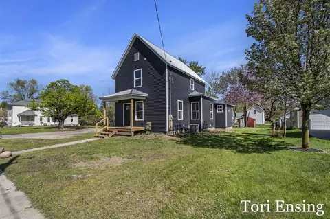 702 Morton, Belding, MI 48809 photo 2