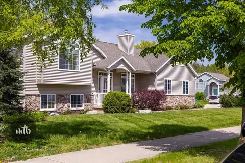 2568 Orchard Vw, Grand Rapids, MI 49505