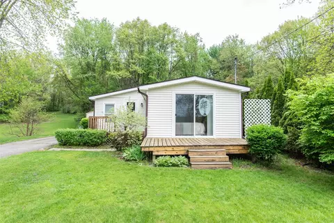 12886 Sycamore Pt, Plainwell, MI 49080