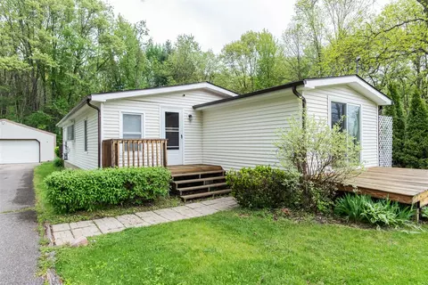 12886 Sycamore Pt, Plainwell, MI 49080 photo 2
