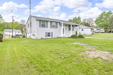 3942 Viking, Jackson, MI 49201 photo 2