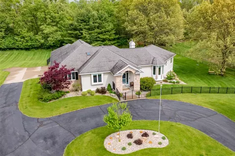 4730 Hidden Shrs, Kalamazoo, MI 49048