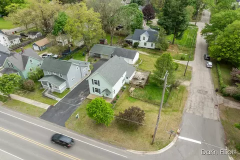 321 W Ellis, Belding, MI 48809 photo 3