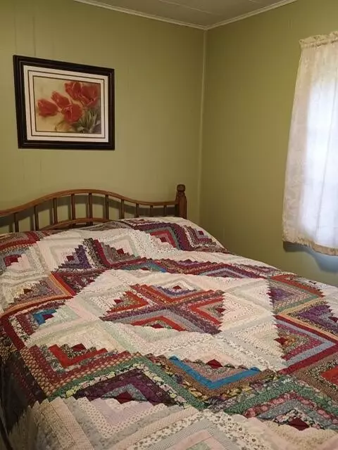 Bedroom - 947 E 88th, Newaygo, MI 49337 photo 4 of 4
