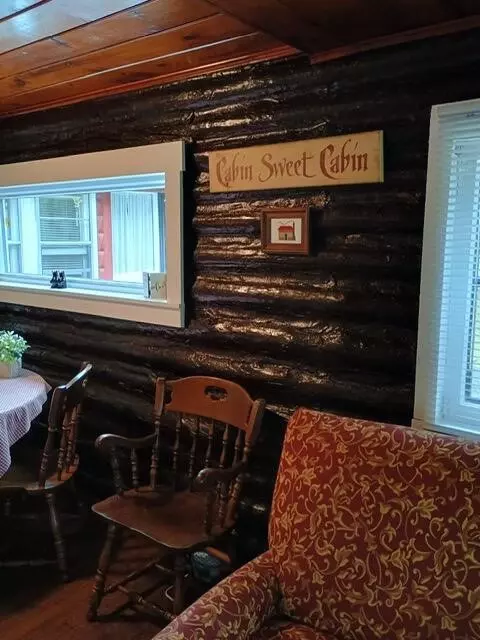 Dining - 947 E 88th, Newaygo, MI 49337 photo 1 of 2