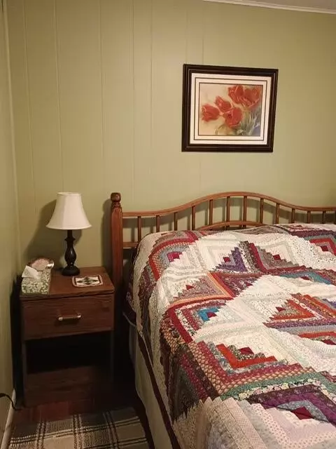 Bedroom - 947 E 88th, Newaygo, MI 49337 photo 3 of 4