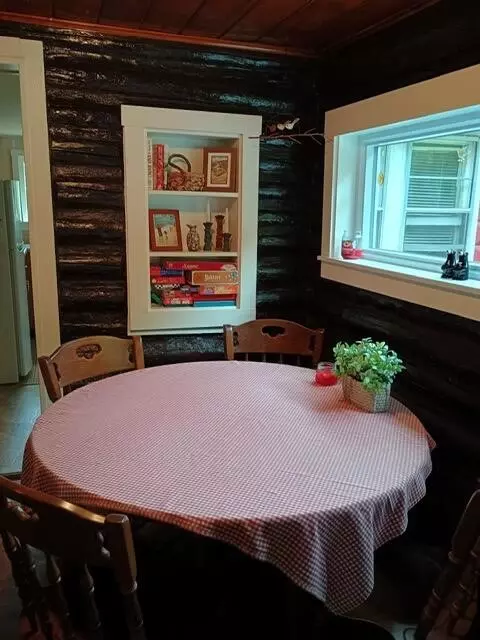 Dining - 947 E 88th, Newaygo, MI 49337 photo 2 of 2